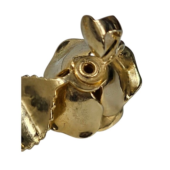 Vintage Gold Tone Rose Flower Clip-On Earrings Faux Pearl Center Retro Jewelry - Picture 7 of 7